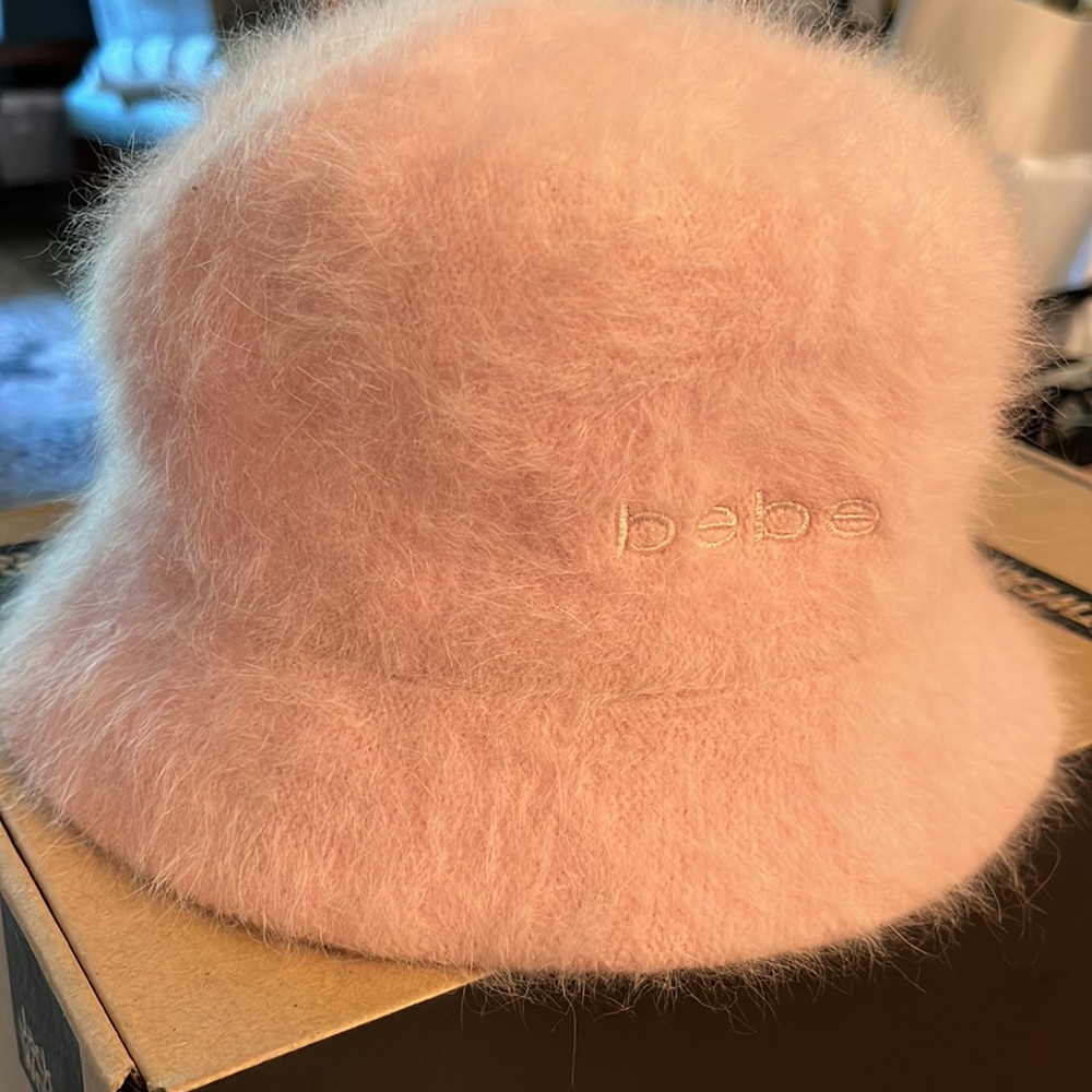 Pink bebe angora bucket hat